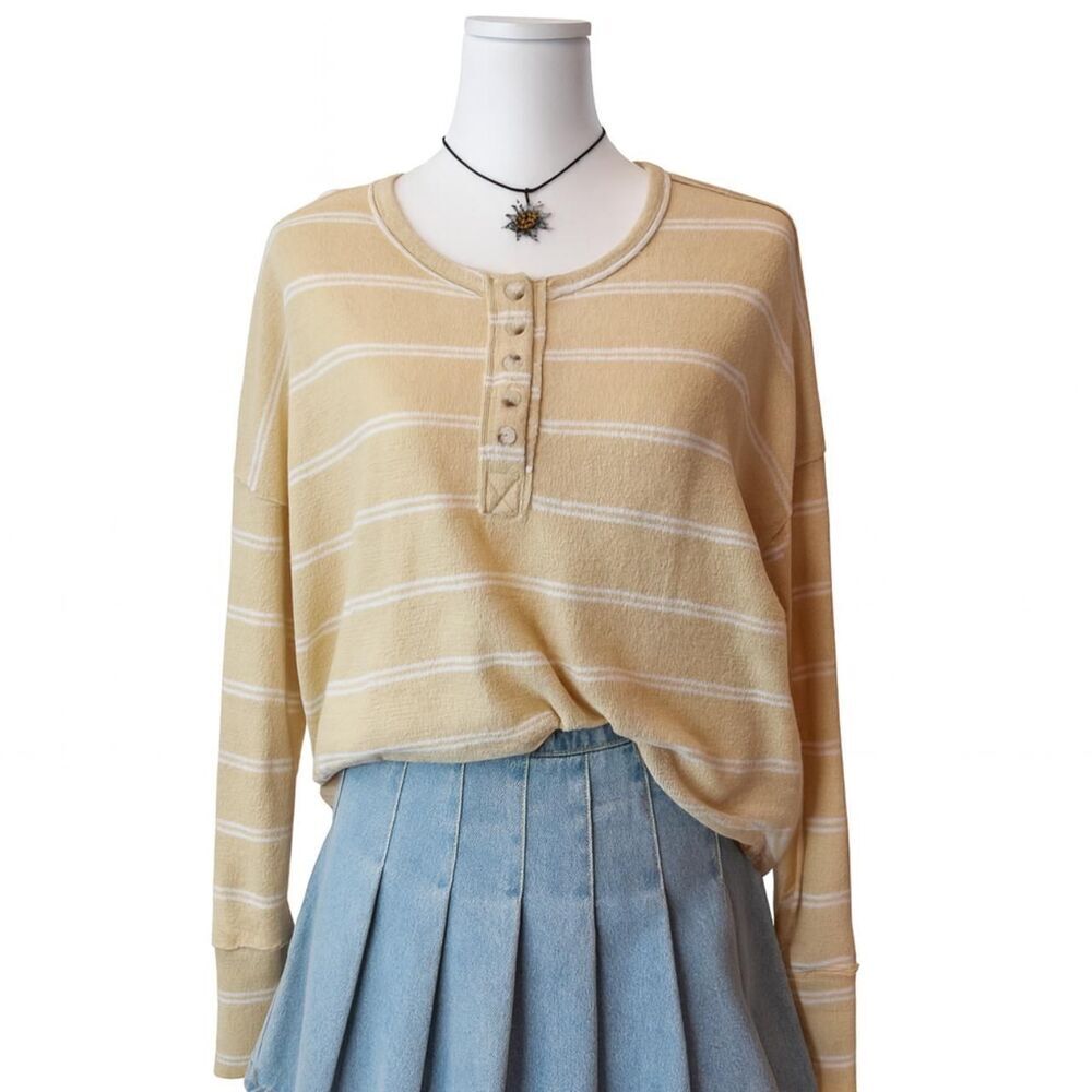 Billabong Yellow Striped Henley Top Women’s Medium Casual Coastal Surfcore